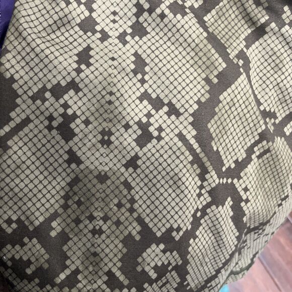 Lululemon Power Y Tank Incognito Camo Green Razor Back Size 4 Athleisure Yoga - Picture 6 of 7